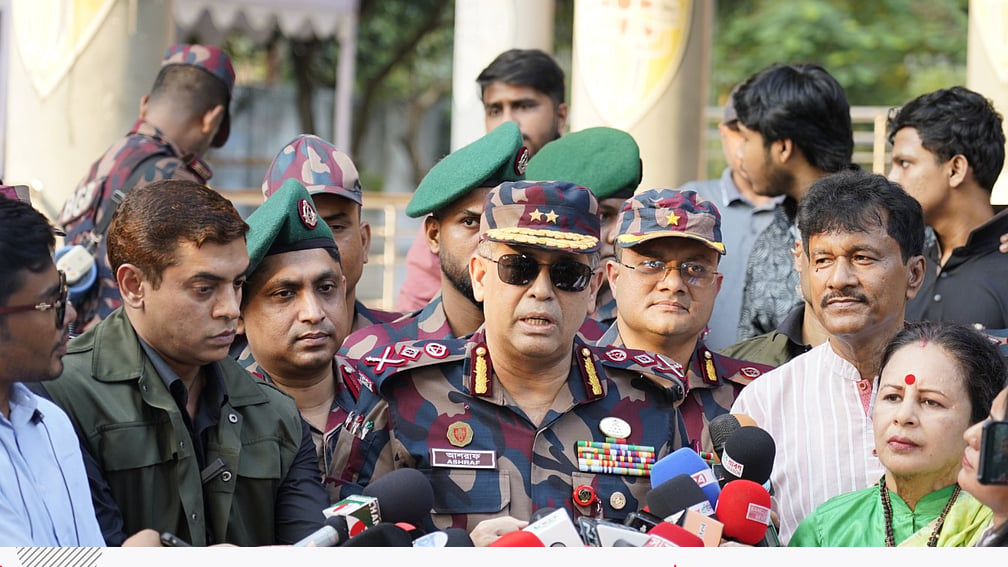 সীমান্তে ১৮০০ পূজামণ্ডপের নিরাপত্তা নিশ্চিত করার কথা জানালেন বিজিবি মহাপরিচালক