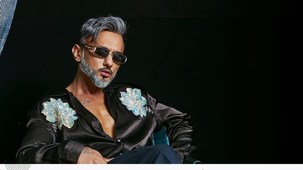 গাড়ির মধ্যে যৌন সম্পর্কের ইঙ্গিতপূর্ণ মন্তব্যে হানি সিংকে জিজ্ঞাসাবাদ