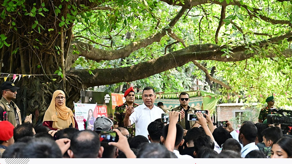 সাড়ে চার ঘণ্টায় ১৩ জায়গা পরিদর্শন করলেন প্রধানমন্ত্রী, আজিমপুরে অপরিচ্ছন্নতায় অসন্তোষ