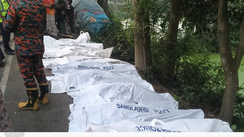 নাটোরে বাস-ট্রাক সংঘর্ষে অন্তত ১০ জন নিহত