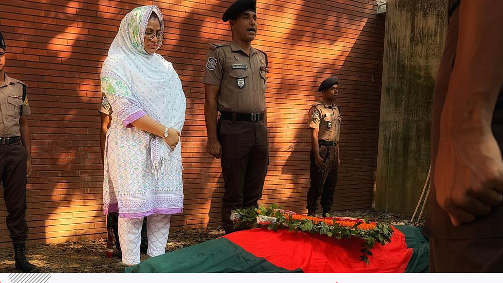 রাষ্ট্রীয় মর্যাদায় বীর মুক্তিযোদ্ধা ও চিত্রশিল্পী সাঈদা কামালকে দাফন