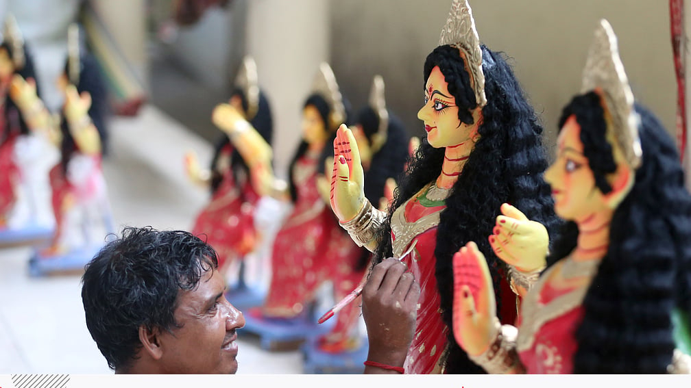ঐশ্বর্য ও সৌভাগ্যের প্রতীক লক্ষ্মীপূজায় উদযাপন, দেশজুড়ে ধর্মীয় আনন্দ ও ঐতিহ্যের পুনর্জাগরণ
