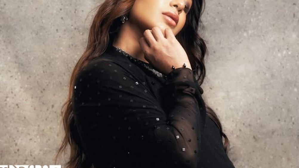 কালো আনারকলিতে গর্ভধারণের চিহ্ন তুলে ধরলেন সামান্থা রুথ প্রভু