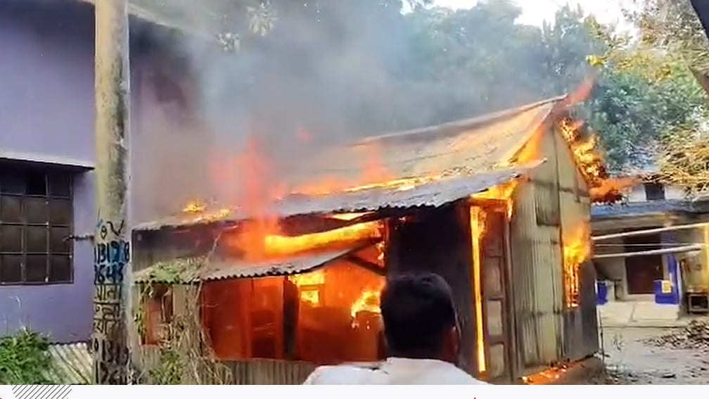 মাদারীপুরে হত্যার জেরে বসতবাড়িতে হামলা-আগুন