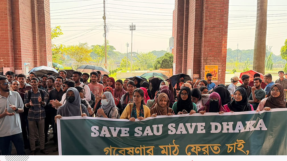 বাণিজ্য মেলায় সচিবালয় স্থানান্তরের প্রতিবাদে শেকৃবির শিক্ষার্থীদের তীব্র পদক্ষেপ