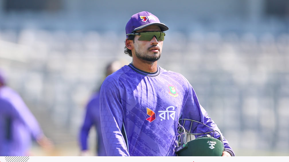 এখনই কেন দূরে তাকাচ্ছেন না নাজমুল